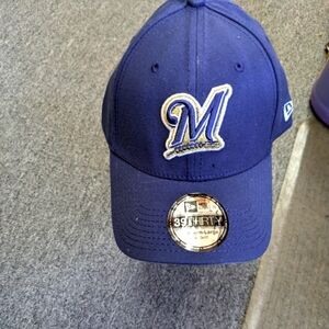 NWT. Ner Era Cap Brewers team tonal.